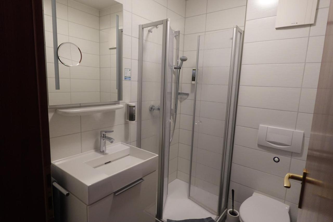 Hotel & Weinhaus Zum Schwarzen Baeren Koblenz  Dış mekan fotoğraf