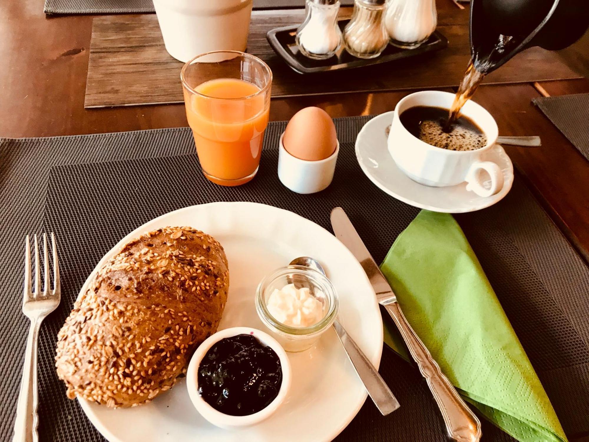 Hotel & Weinhaus Zum Schwarzen Baeren Koblenz  Dış mekan fotoğraf